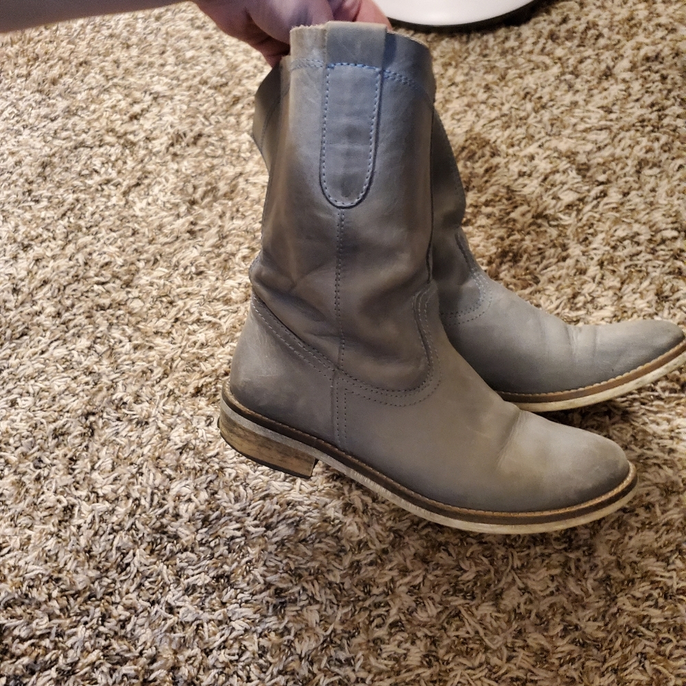 Boots - Picture 4 of 6